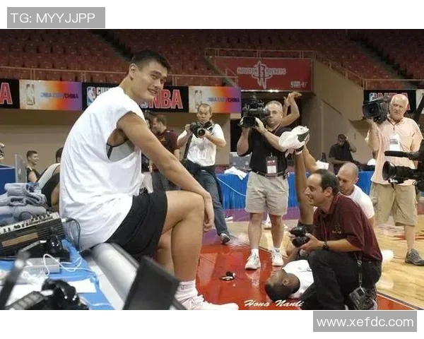 罗斯与姚明的巅峰对决回顾：两位巨星在NBA赛场上的精彩交锋