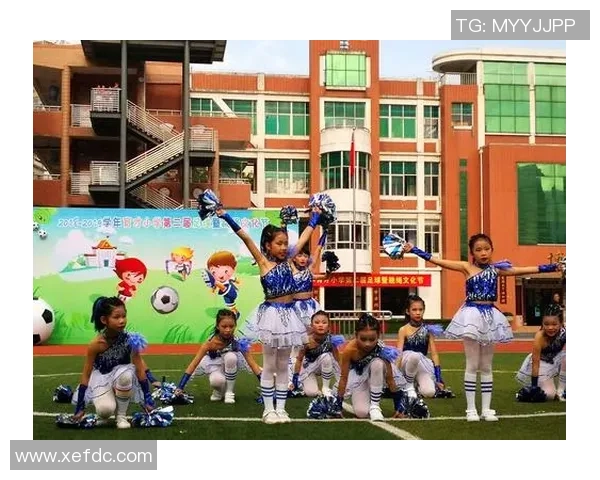 姚明与斯科拉里：跨界交流中的篮球与足球智慧碰撞