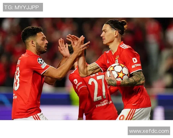 欧冠激战：本菲卡小胜利物浦红牌争议引发全场热议