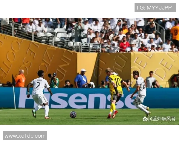 西甲激战：皇马与那不勒斯战平补时进球点燃全场激情