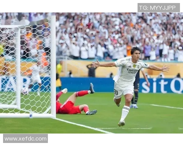 皇马狂胜里昂五球大捷神奇扑救点燃全场激情