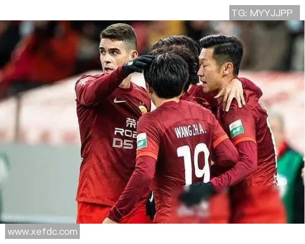 欧联杯曼联与那不勒斯战平转会传闻引发球迷热议